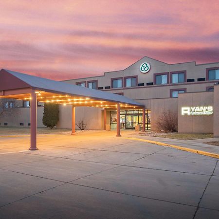 Crossroads Hotel And Huron Event Center Екстериор снимка
