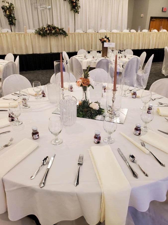 Crossroads Hotel And Huron Event Center Екстериор снимка