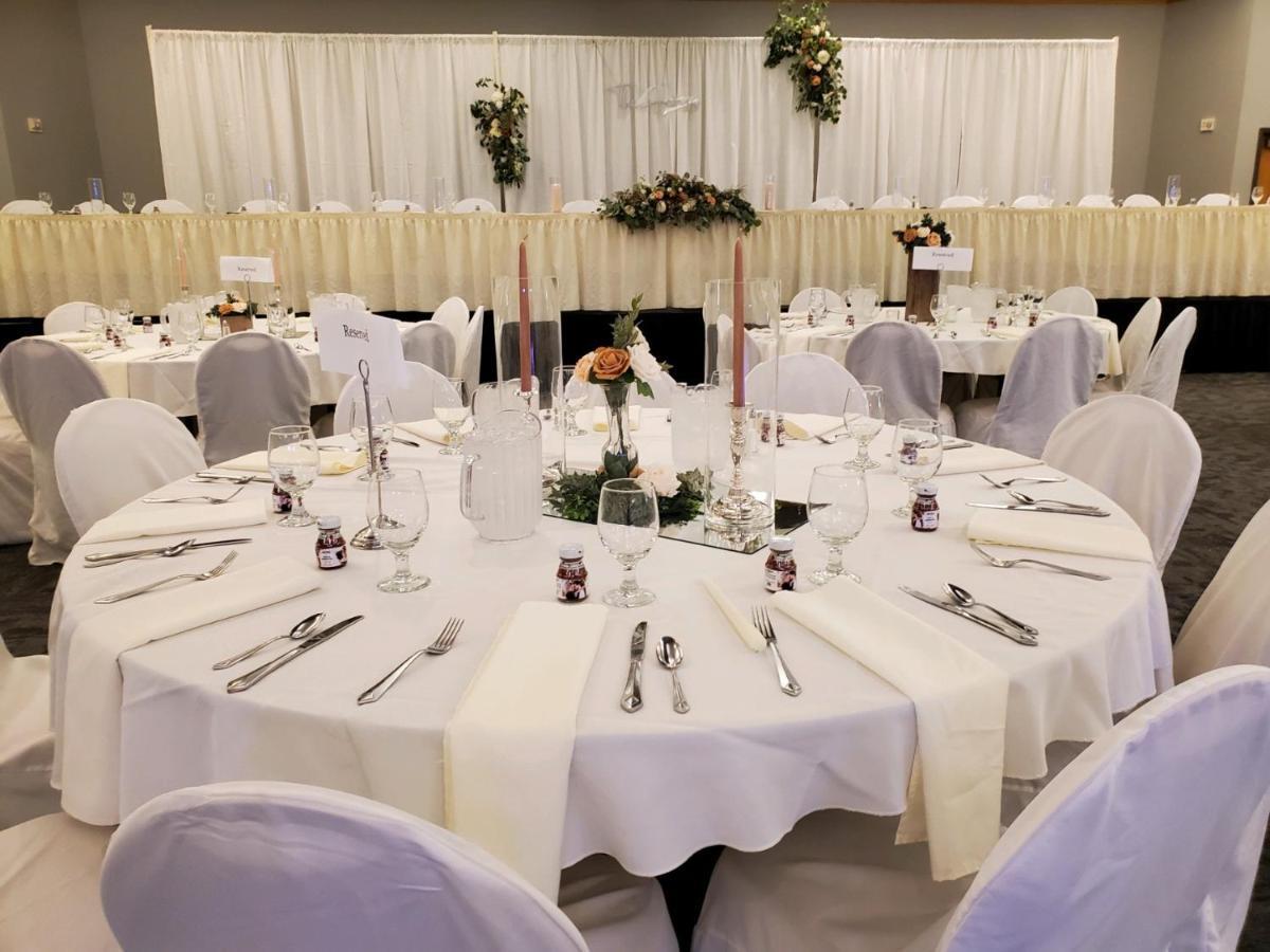 Crossroads Hotel And Huron Event Center Екстериор снимка