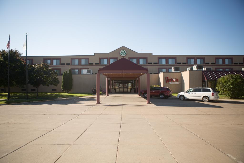 Crossroads Hotel And Huron Event Center Екстериор снимка